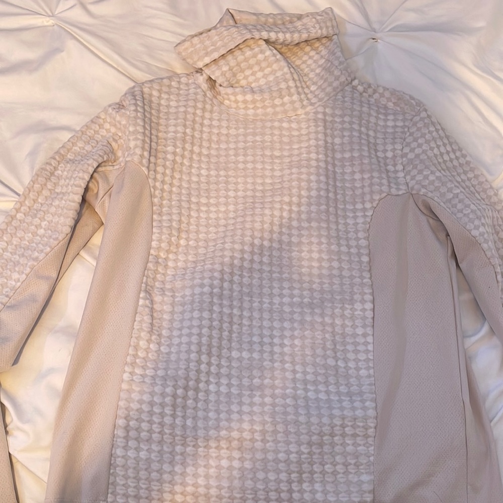NIKE LONG SLEEVE TURTLENECK: soft designed long sleeve turtle neck